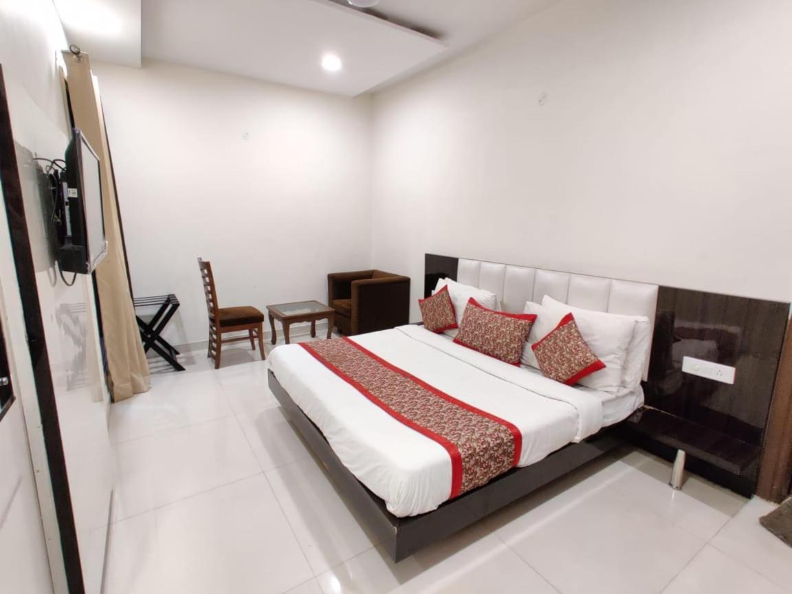 Отель Super Collection O Amritsar Near Railway Station Экстерьер фото