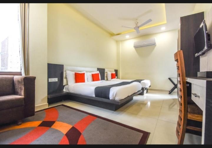 Отель Super Collection O Amritsar Near Railway Station Экстерьер фото