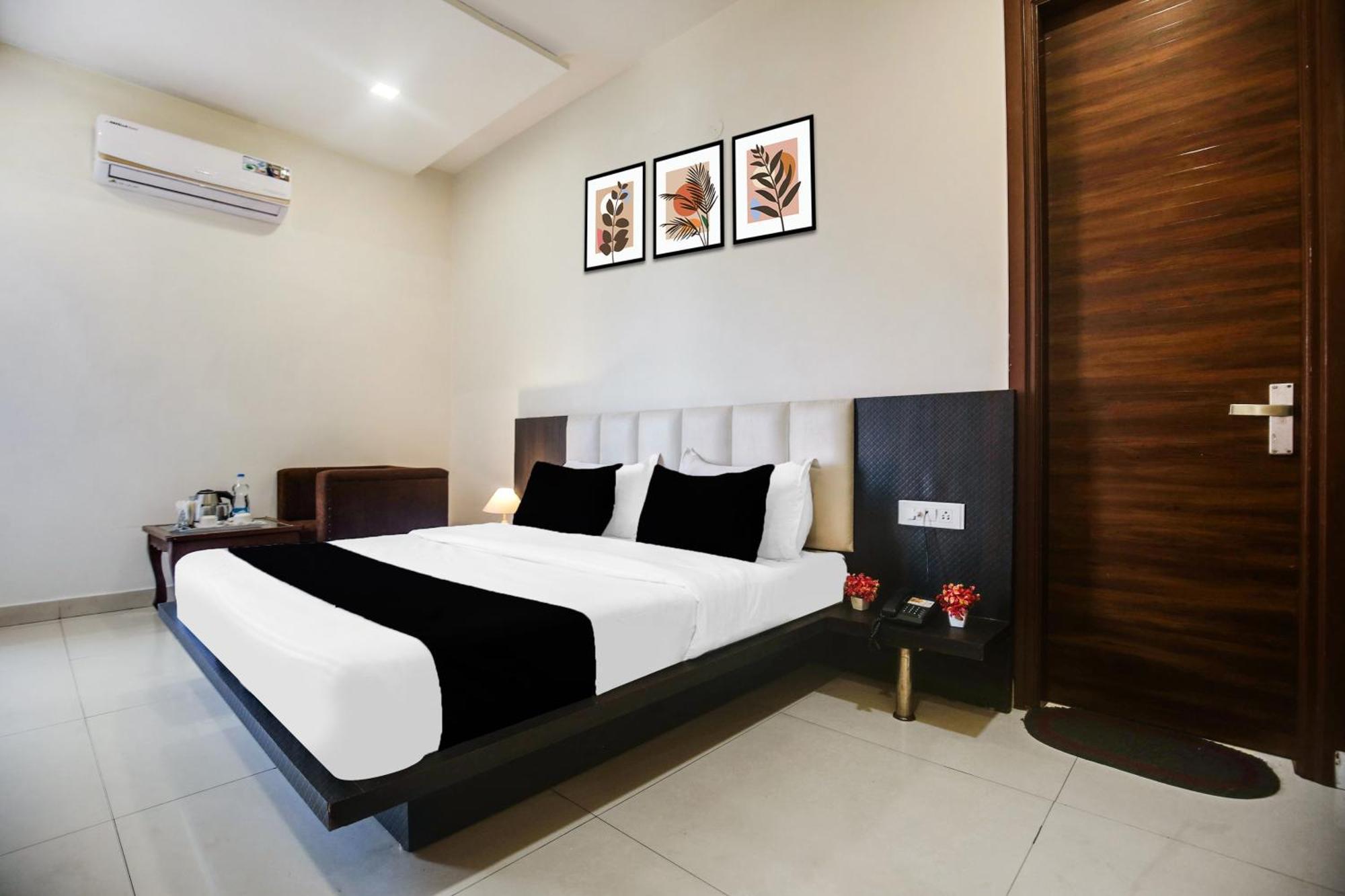 Отель Super Collection O Amritsar Near Railway Station Экстерьер фото